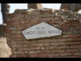 05570 ostia - regio iii - cardo degli aurighi - schild.jpg